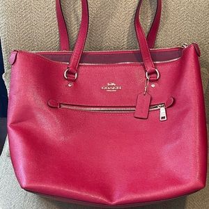 Fun large red tote!  Great for Valentines or Christmas or both!